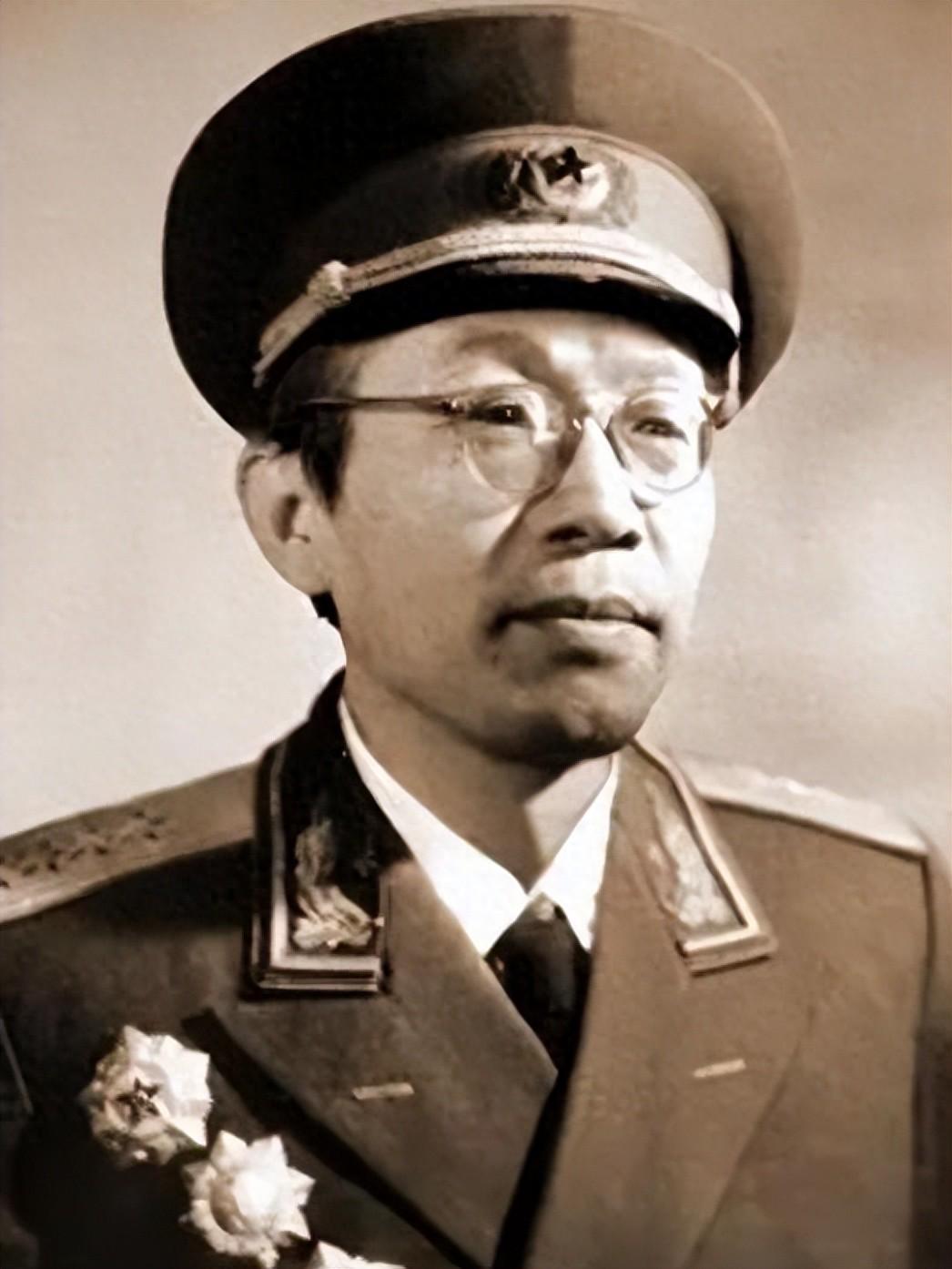 开云app-1980年钟伟直呼毛主席大名，黄克诚举拐怒斥：你老小子真是忘了本